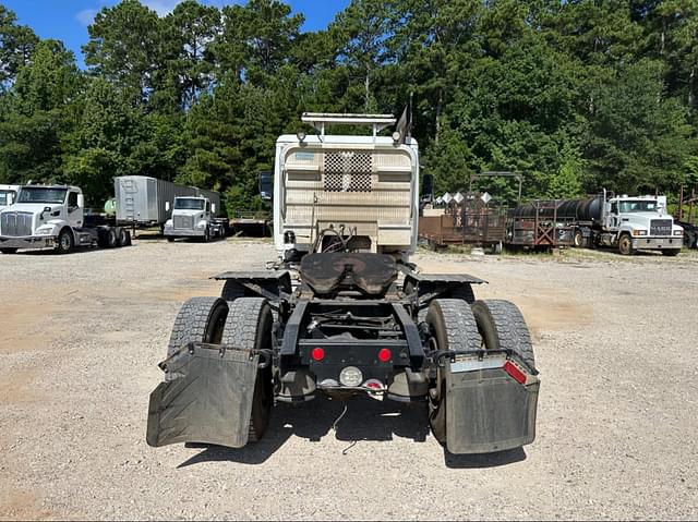 Image of Freightliner Cascadia 125 equipment image 3