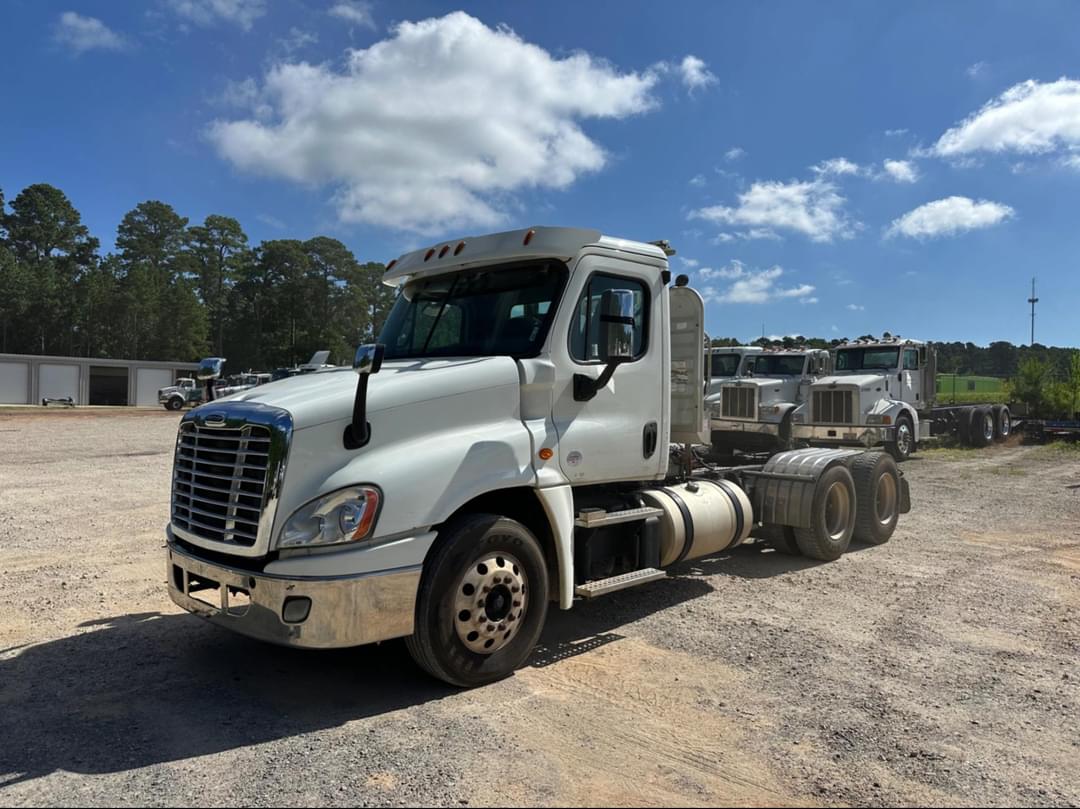 Image of Freightliner Cascadia 125 Primary image
