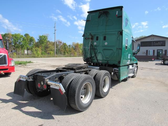 Image of Freightliner Cascadia 125 equipment image 3