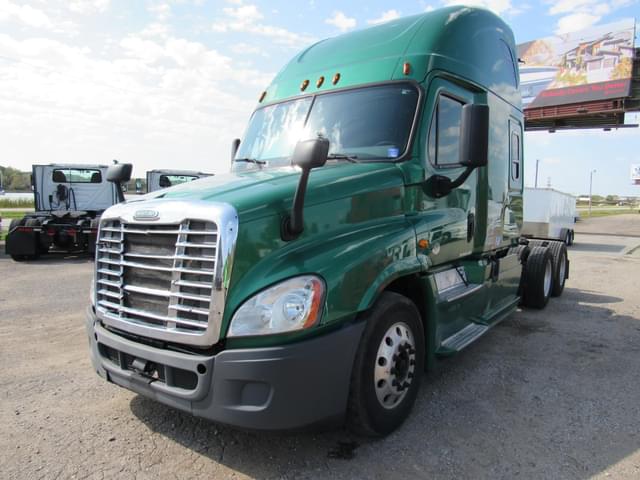 Image of Freightliner Cascadia 125 equipment image 1