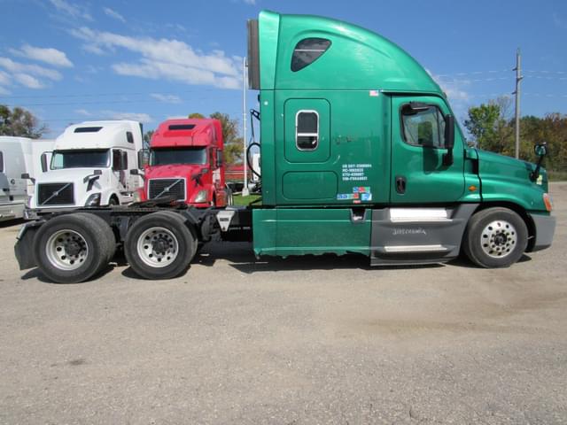 Image of Freightliner Cascadia 125 equipment image 4