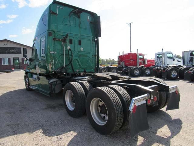 Image of Freightliner Cascadia 125 equipment image 2