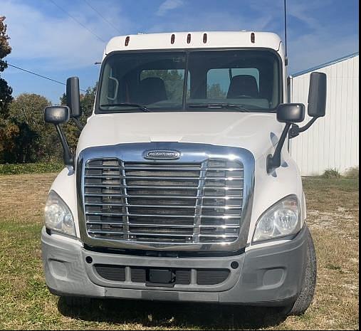 Image of Freightliner Cascadia 125 equipment image 1