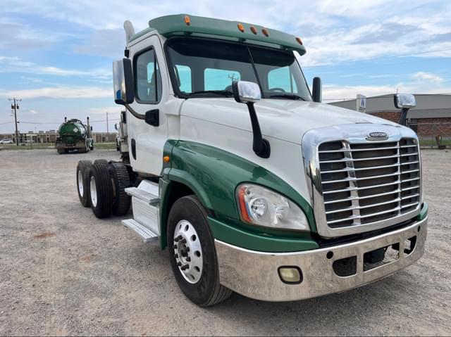 Image of Freightliner Cascadia 125 equipment image 1