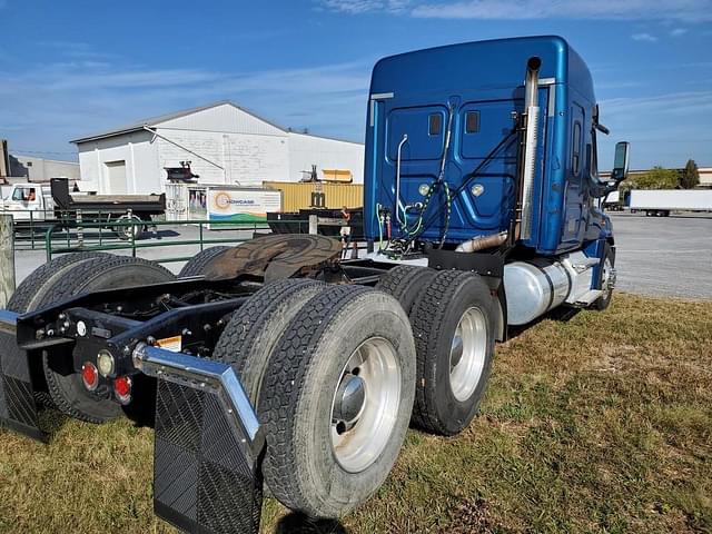 Image of Freightliner Cascadia 125 equipment image 2