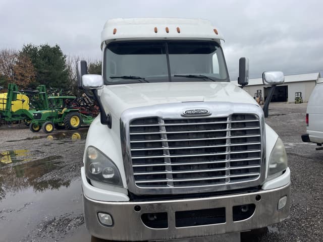 Image of Freightliner Cascadia 125 equipment image 1