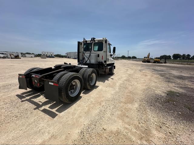 Image of Freightliner Cascadia 125 equipment image 4