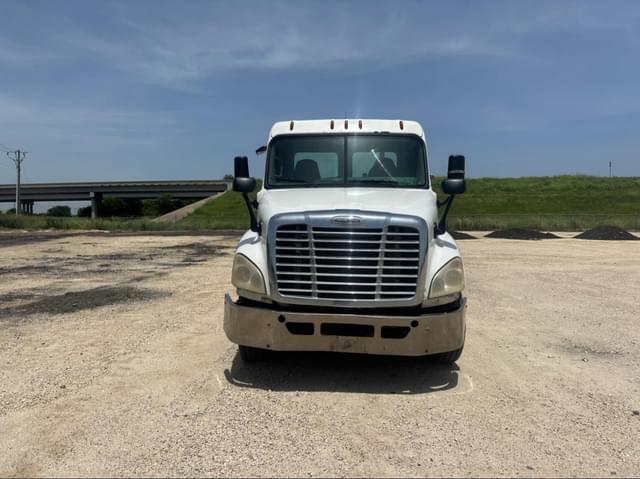 Image of Freightliner Cascadia 125 equipment image 1