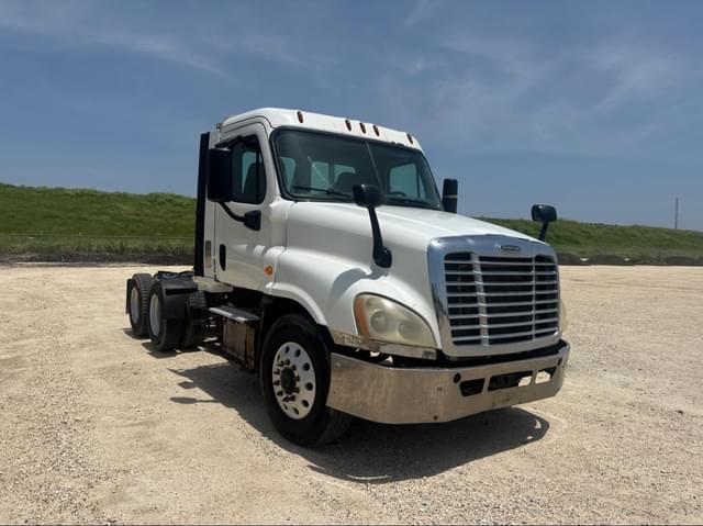 Image of Freightliner Cascadia 125 equipment image 2