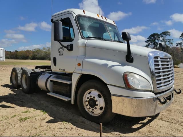 Image of Freightliner Cascadia 125 equipment image 1
