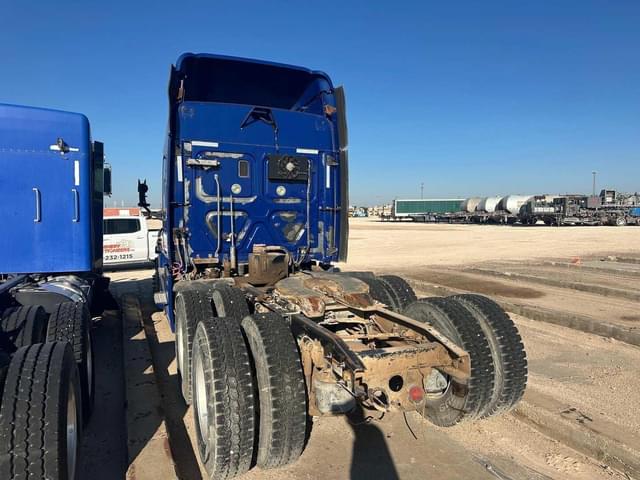 Image of Freightliner Cascadia 125 equipment image 2