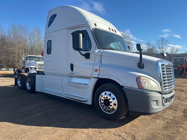 Image of Freightliner Cascadia 125 equipment image 2