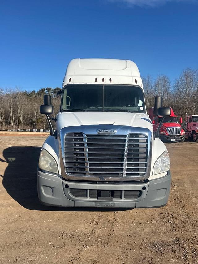 Image of Freightliner Cascadia 125 equipment image 1