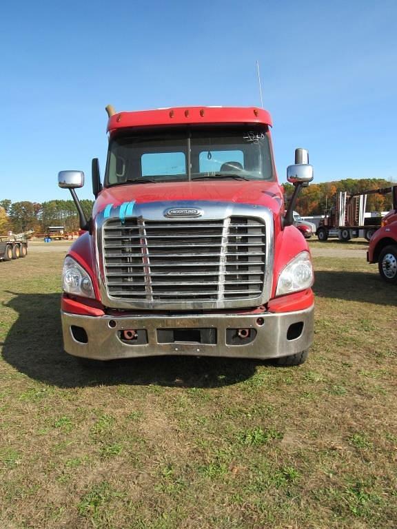 Image of Freightliner Cascadia 125 equipment image 1