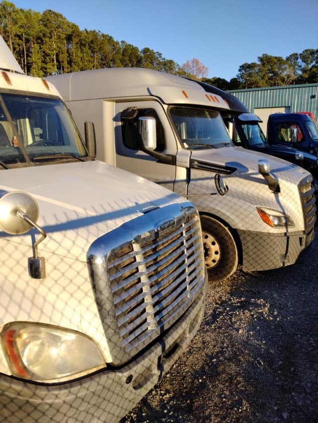 Image of Freightliner Cascadia 125 equipment image 1