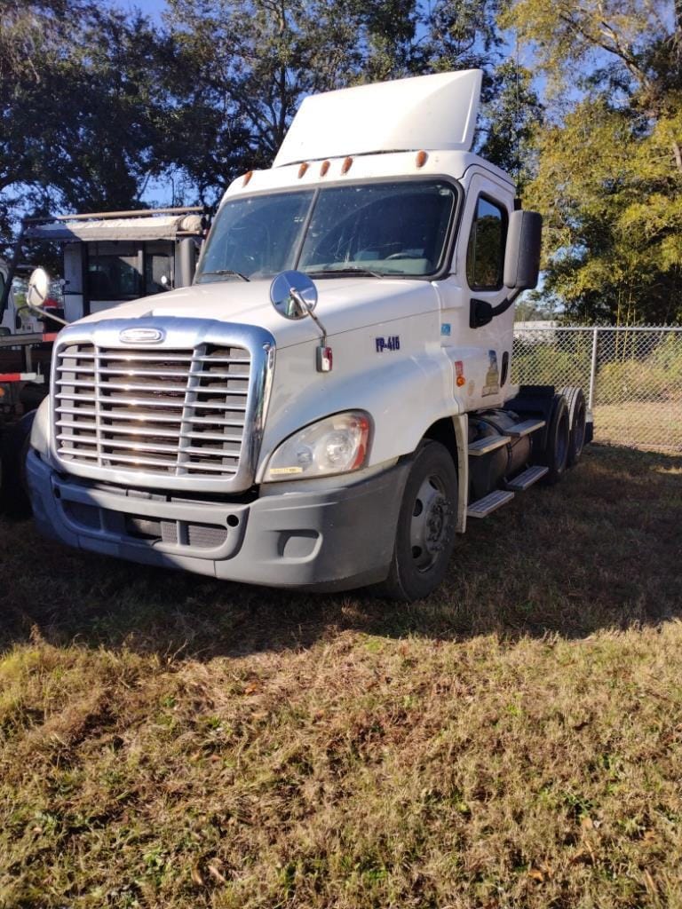 2015 Freightliner Cascadia 125 Equipment Image0