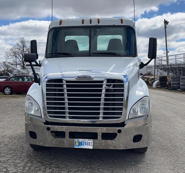 Image of Freightliner Cascadia 125 equipment image 1