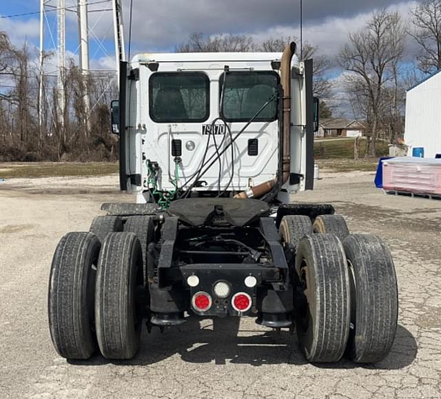 Image of Freightliner Cascadia 125 equipment image 3