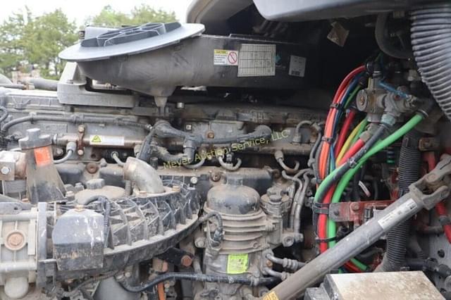 Image of Freightliner Cascadia 125 equipment image 4