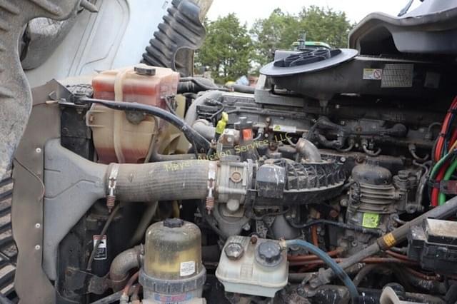 Image of Freightliner Cascadia 125 equipment image 3