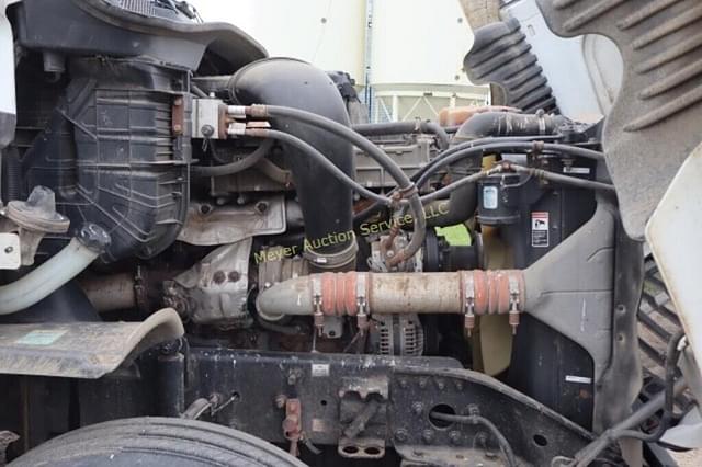 Image of Freightliner Cascadia 125 equipment image 2