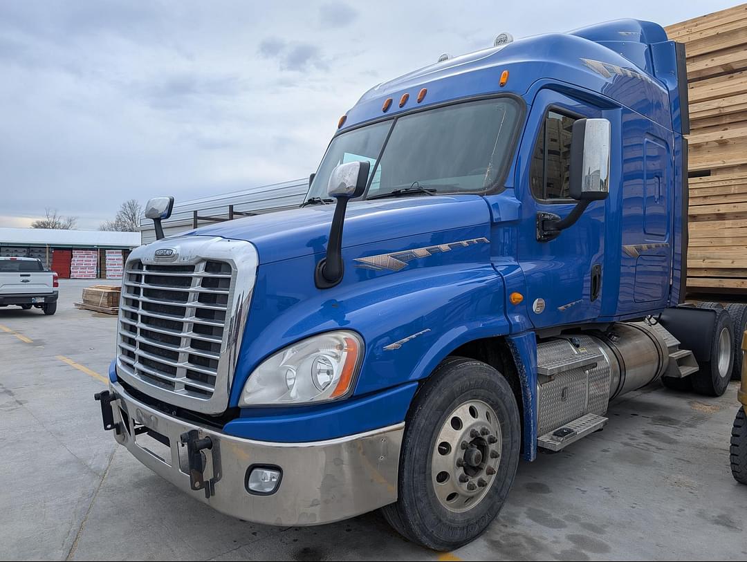 Image of Freightliner Cascadia 125 Primary image