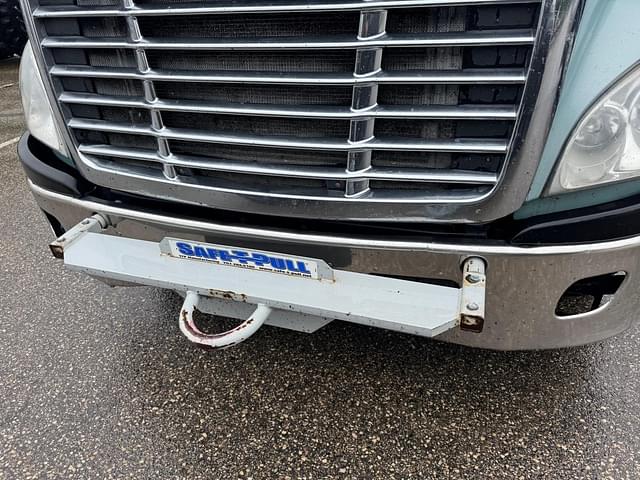 Image of Freightliner Cascadia 125 equipment image 2
