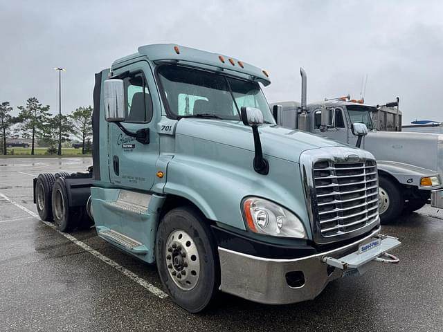 Image of Freightliner Cascadia 125 equipment image 3