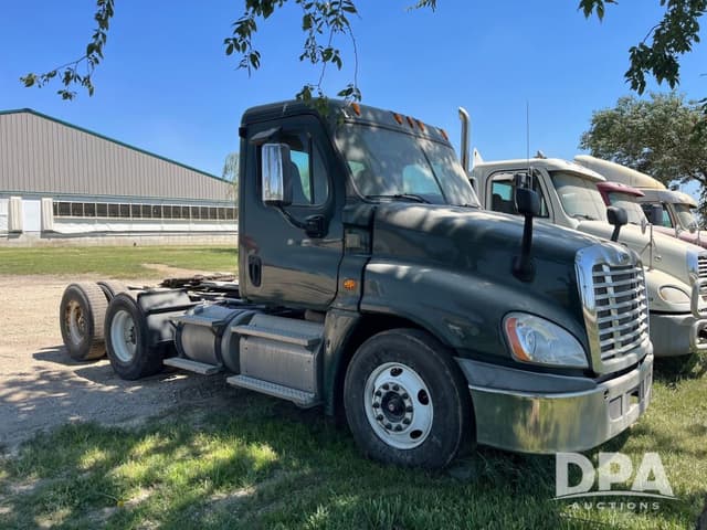 Image of Freightliner Cascadia 125 equipment image 3