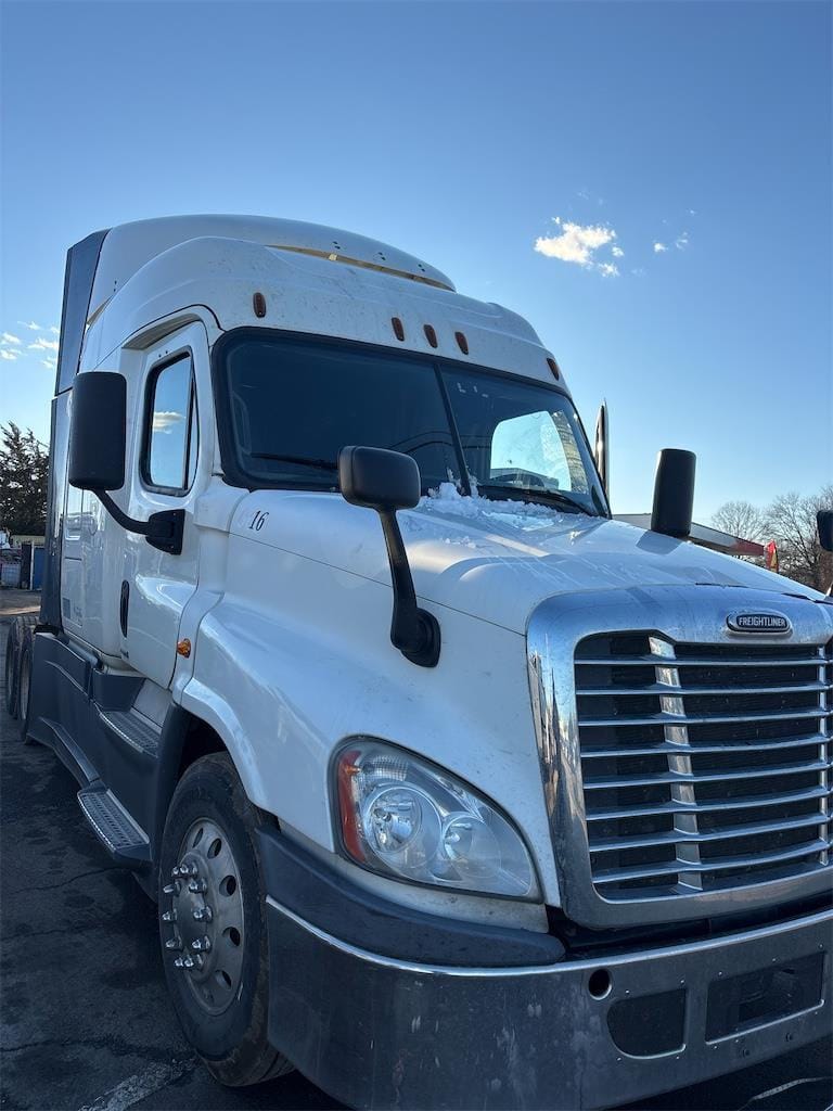2015 Freightliner Cascadia 125 Equipment Image0