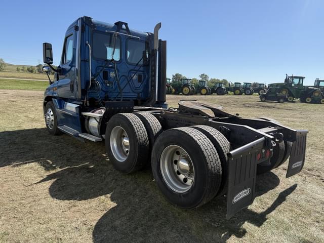 Image of Freightliner Cascadia 125 Evolution equipment image 4