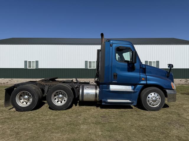 Image of Freightliner Cascadia 125 Evolution equipment image 1