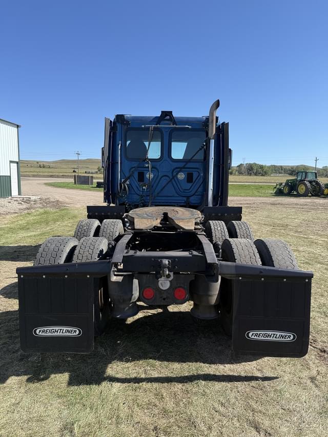 Image of Freightliner Cascadia 125 Evolution equipment image 3