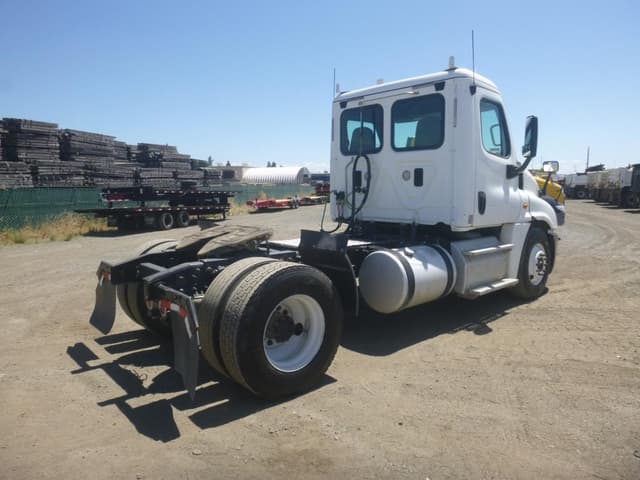 Image of Freightliner Cascadia 125 equipment image 2