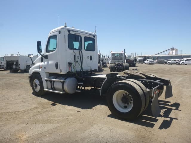 Image of Freightliner Cascadia 125 equipment image 3