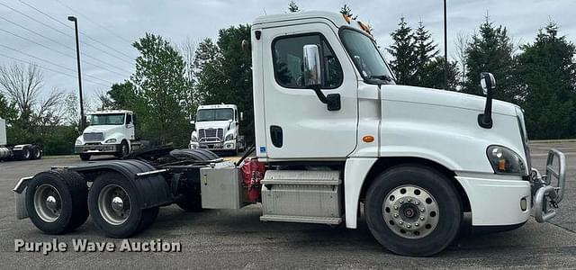 Image of Freightliner Cascadia 125 equipment image 3