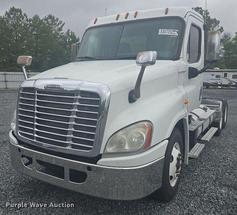 Image of Freightliner Cascadia 125 Primary image