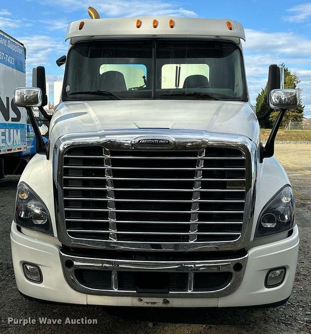 Image of Freightliner Cascadia 125 equipment image 1