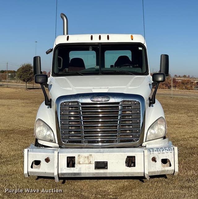 Image of Freightliner Cascadia 125 equipment image 1