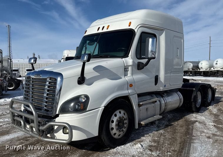2015 Freightliner Cascadia 125 Equipment Image0