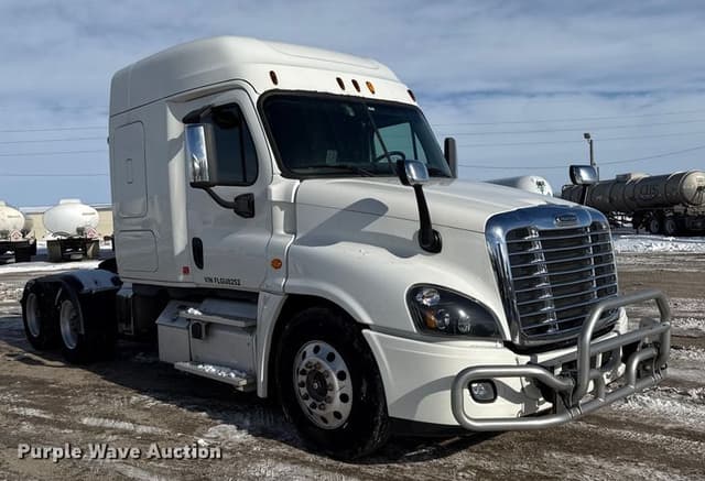 Image of Freightliner Cascadia 125 equipment image 2