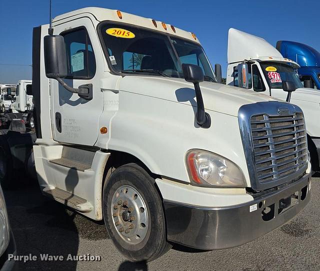 Image of Freightliner Cascadia 125 equipment image 3