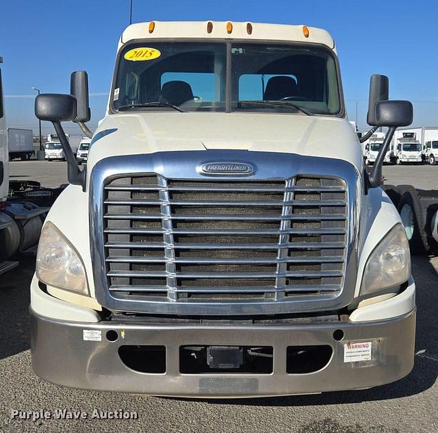 Image of Freightliner Cascadia 125 equipment image 1