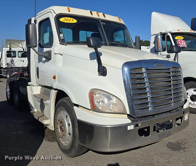 Image of Freightliner Cascadia 125 equipment image 2