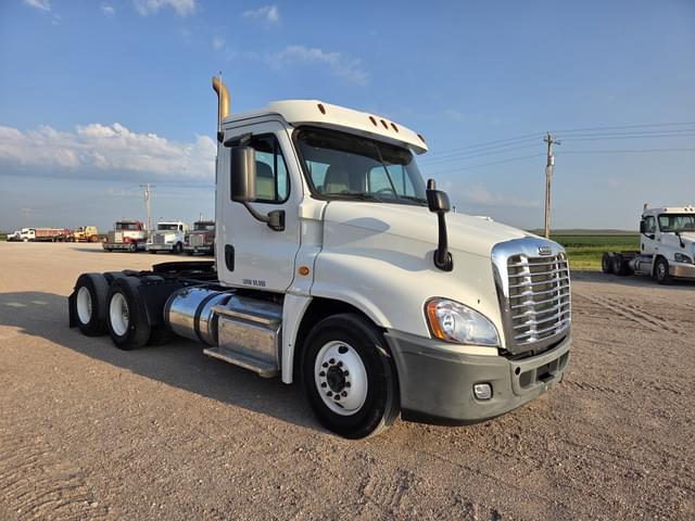 Image of Freightliner Cascadia 125 equipment image 1