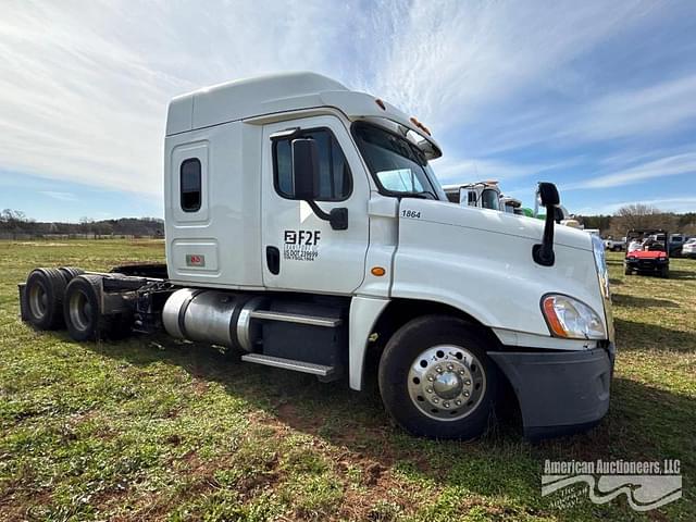 Image of Freightliner Cascadia 125 equipment image 3