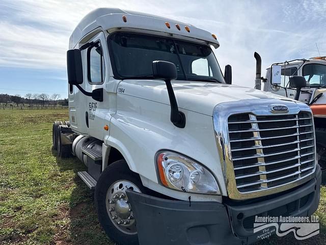 Image of Freightliner Cascadia 125 equipment image 2