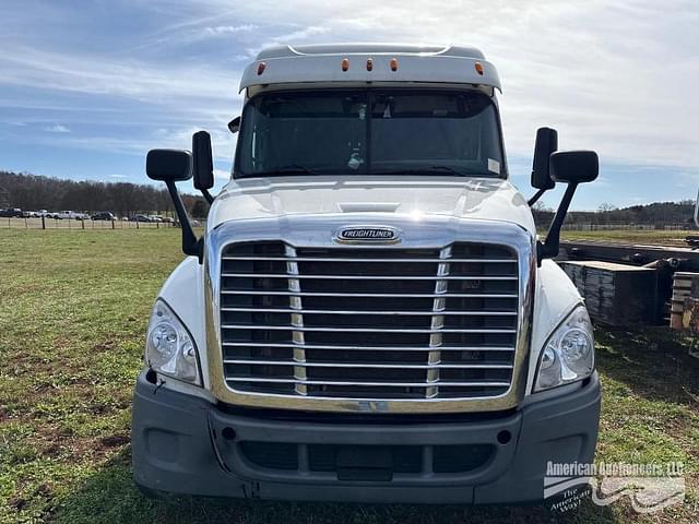 Image of Freightliner Cascadia 125 equipment image 1