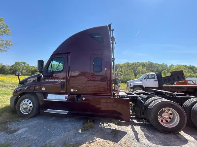 Image of Freightliner Cascadia 125 equipment image 3