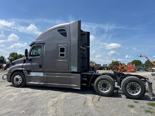 Image of Freightliner Cascadia 125 equipment image 1